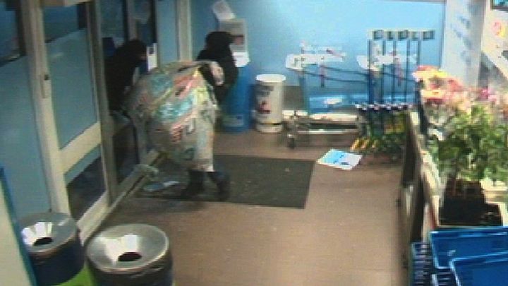 Snelkraken bij Albert Heijn supermarkten Opsporing Verzocht Snelkraken bij Albert Heijn supermarkten Opsporing Verzocht