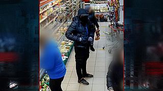 Dader gefilmd van overval op Poolse supermarkt